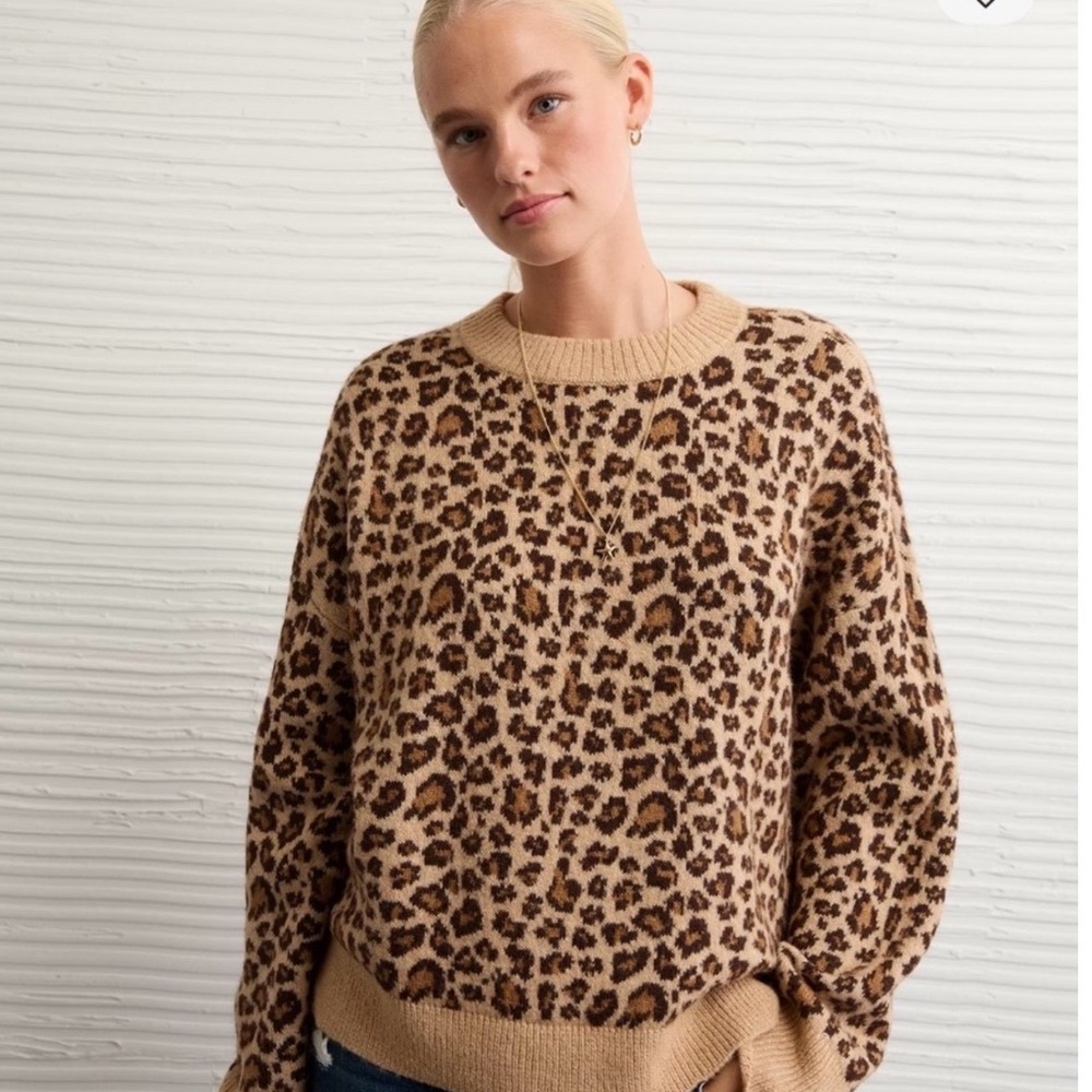 American Eagle Leopard Print Crew Neck Sweater Womens XS Tan Brown Animal Print
